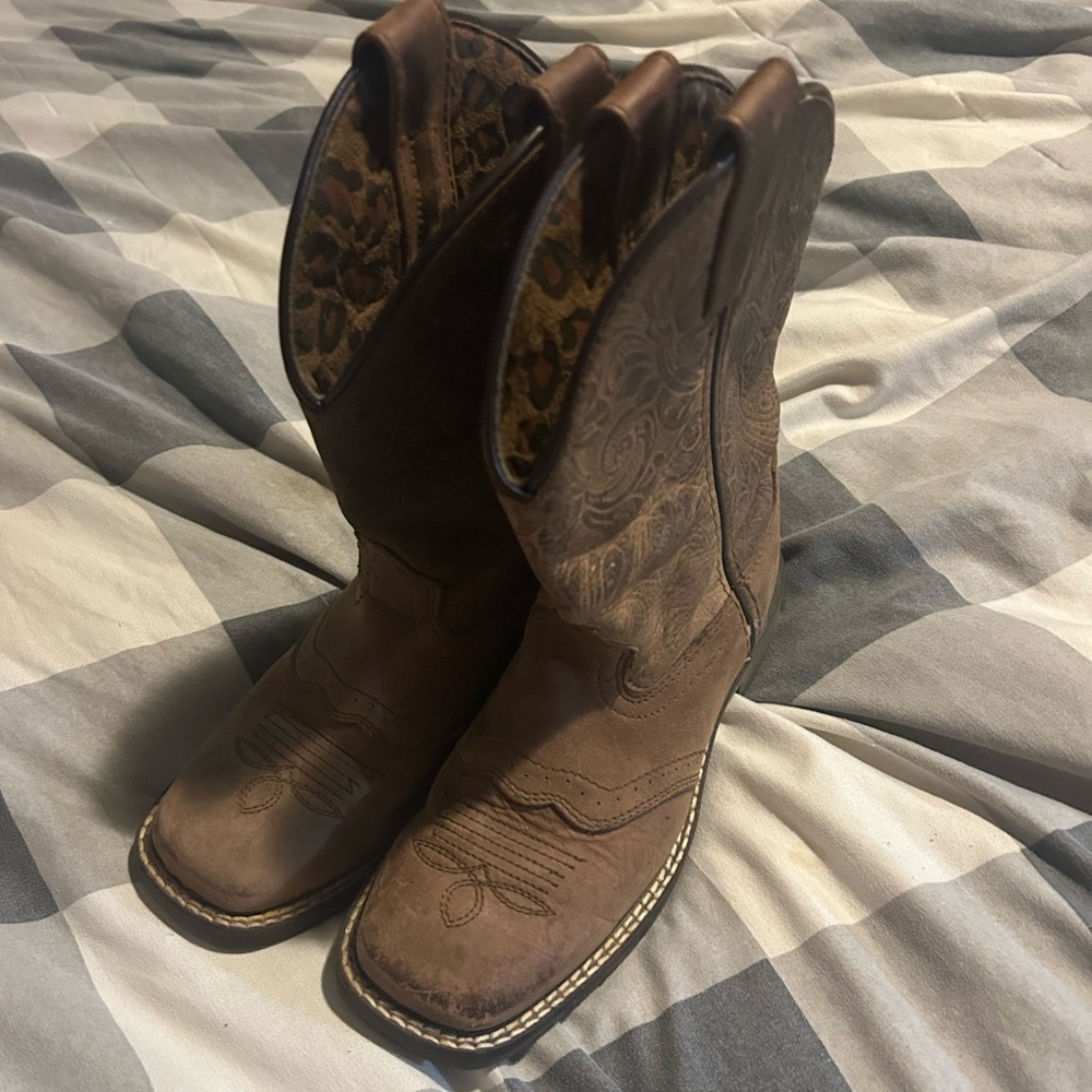 Girls size 1 boots